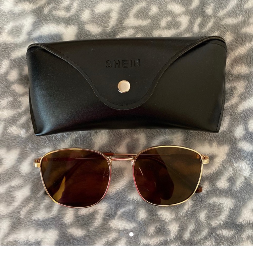 sunglasses 😏 - Picture 2 of 2